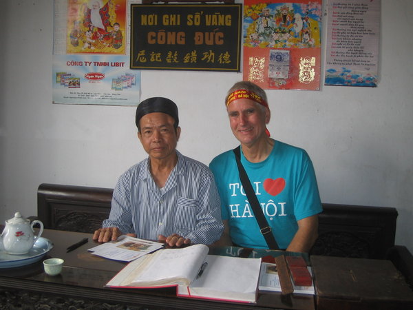My English friend Ned in Chuà Thầy pagoda
