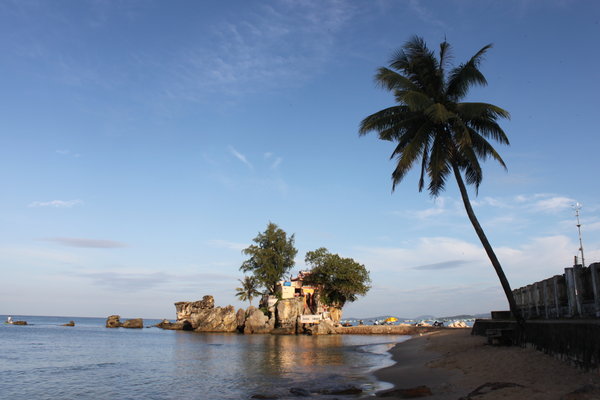 The beach at Dinh Cậu temple