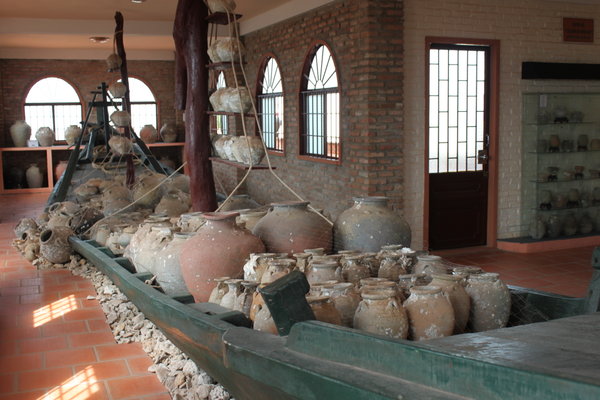 Pottery from shipwreck on display at Cội Nguồn museum