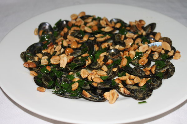 Ốc vú nàng (sea snails - local specialty)
