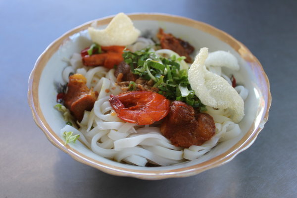 Mì Quảng noodles