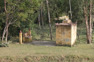 A village temple on the way to Tam Thanh beach