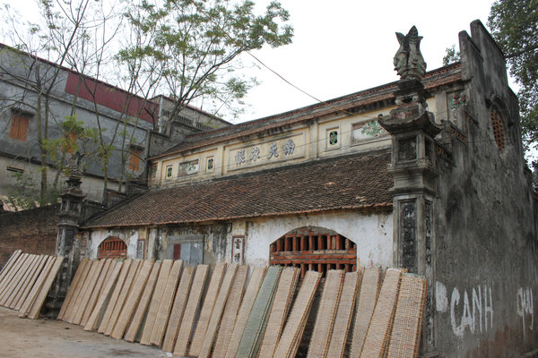 Thổ Hà village temple