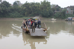 Ferry across the Cầu river