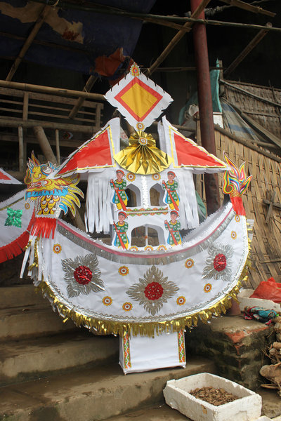 A votive boat at Đền Trình temple