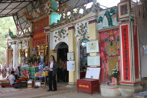 Thác Bờ temple