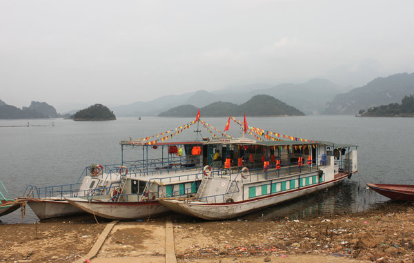 Tourist boats in Thung Nai