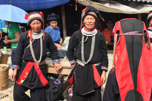Dzao women at Quản Bạ market