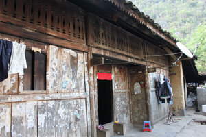 House of Lô Lô ethnic group in Sủng Là