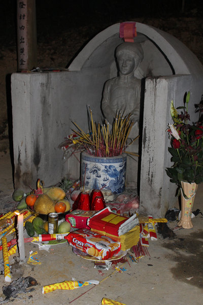 Miếu Bà temple in Khâu Vai