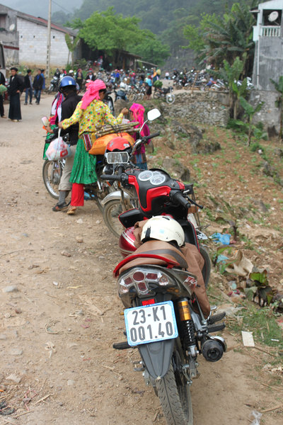 Motorbikes outside Lũng Phìn market