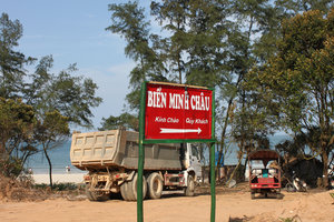 Direction board to Minh Châu beach