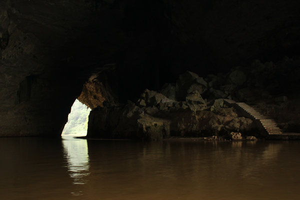 Inside Puông cave