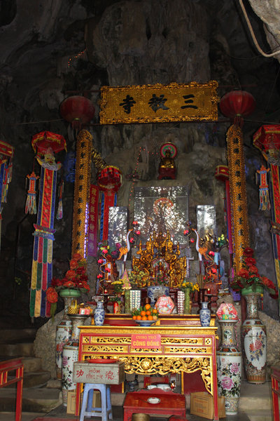 Tam giáo pagoda - Nhị Thanh cave