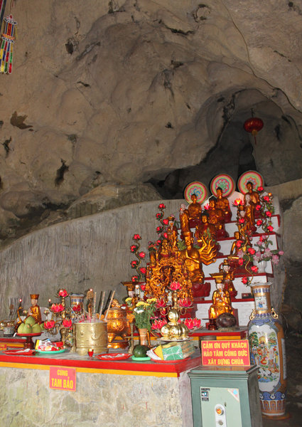 Buddha statues inside Tam Thanh cave