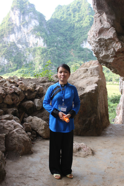 Local guide at Ngườm Ngao cave