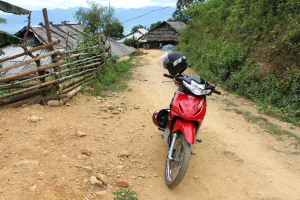 Soil road in Giàng B village