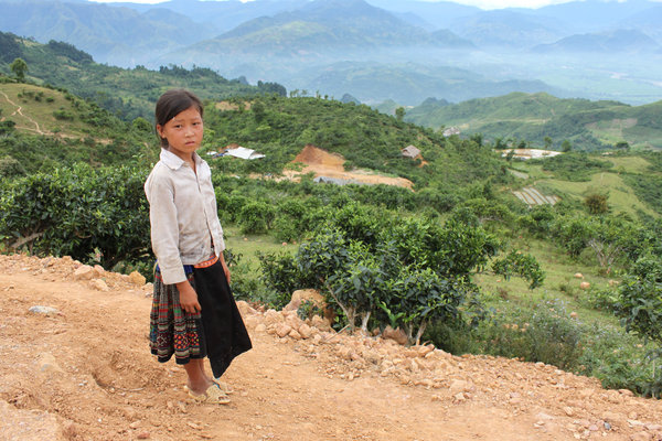A H'mong girl near Bản Mới village