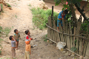 H'mong children in Giàng B village