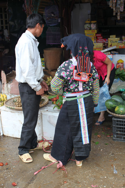 A H'mong woman at Than Uyên market