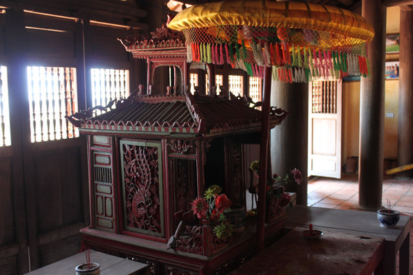 Inside temple of An Vĩnh commune
