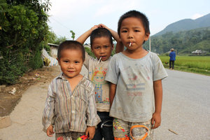 Thai ethnic minority children in Tú Lệ town
