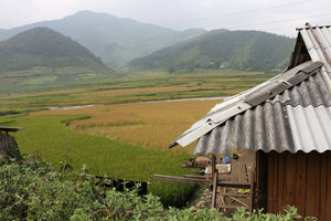 Là Lóng village in Tú Lệ town 