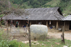 A H'mong house in Lóng Luông village
