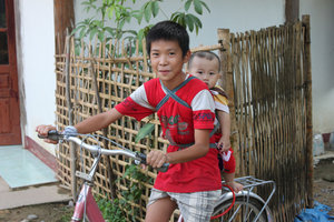 Thai ethnic children in Mường Tè