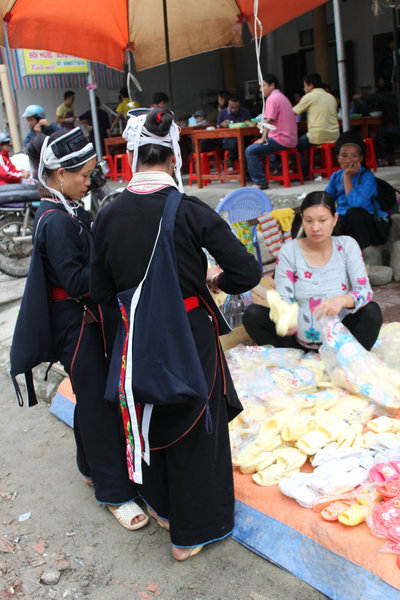 Two Dzao ethnic girls at Sunday market in Hoàng Su Phì