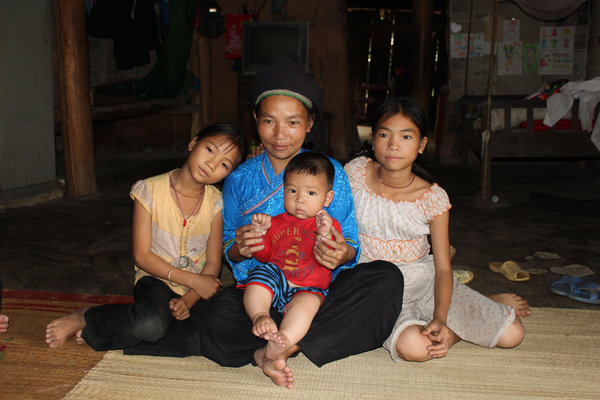Children of the Nùng ethnic girl