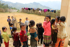 H'mong children in Simacai
