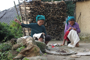 Two Hà Nhì ethnic women in Dào San