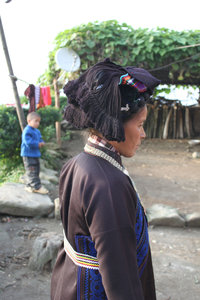 Traditional dress of a Hà Nhì woman in Dào San