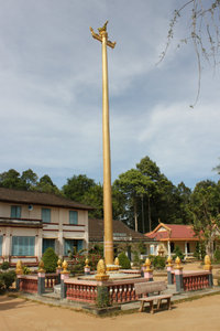 A Khmer pole at Sóc Cột temple