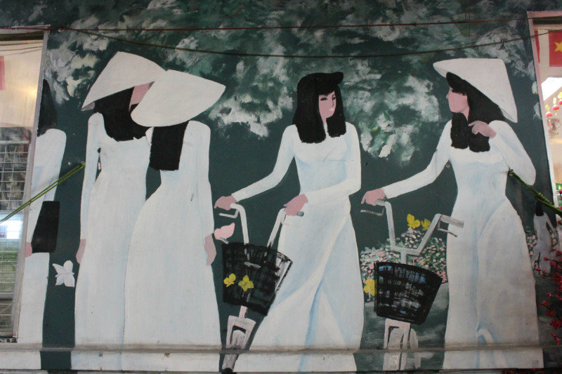 Painting of the Vietnamese traditional dresses