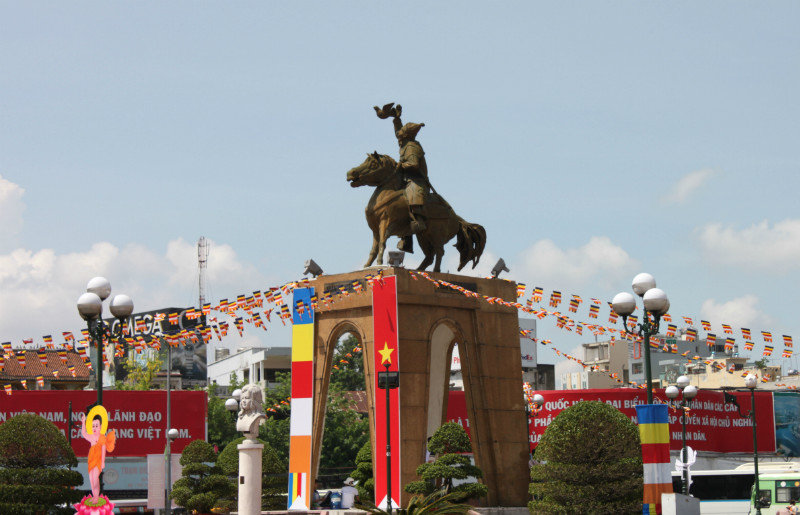 Trần Nguyên Hãn statue oppsite Bến Thành market