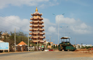 Tower at Linh Quang pagoda