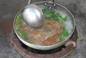 Making fish noodle soup (Bánh canh cá rô)