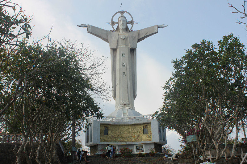 32m high Jesus statue in Vũng Tàu city