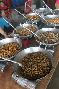 Fish market in Hàng Dương beach town
