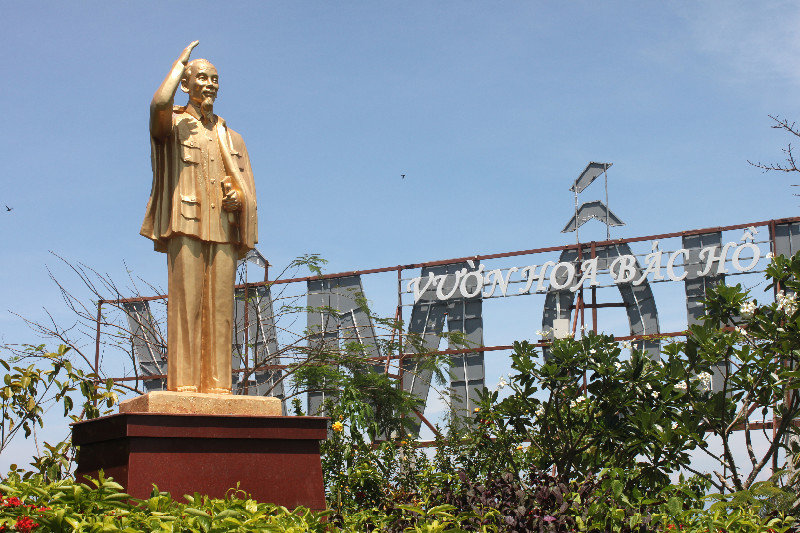 Hồ Chí Minh statue on the Big Mountain