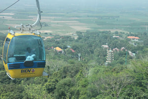 Cable car to the top of Bà Đen mountain