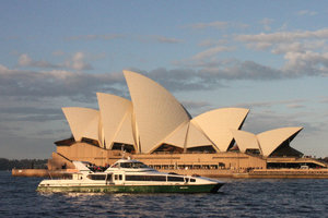 Sydney Opera House & a boat