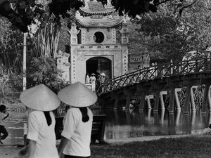 Ngọc Sơn temple & Thê Húc bridge