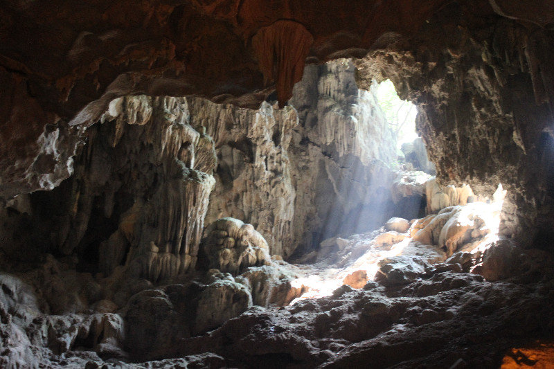 Inside Thiên Cung cave
