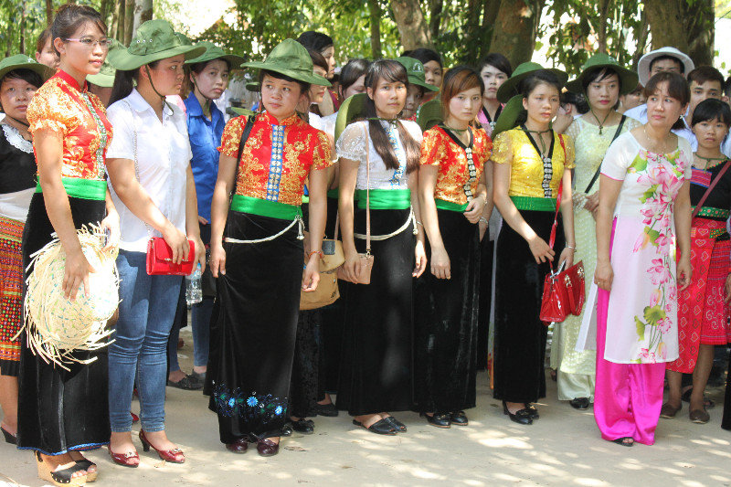 Students visiting Sen village