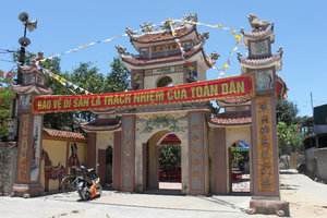 Mai Bảng temple in Cửa Lò town