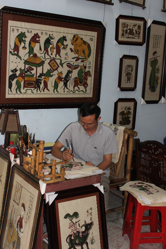 Mr Sam & his painting shop in Đông Hồ village