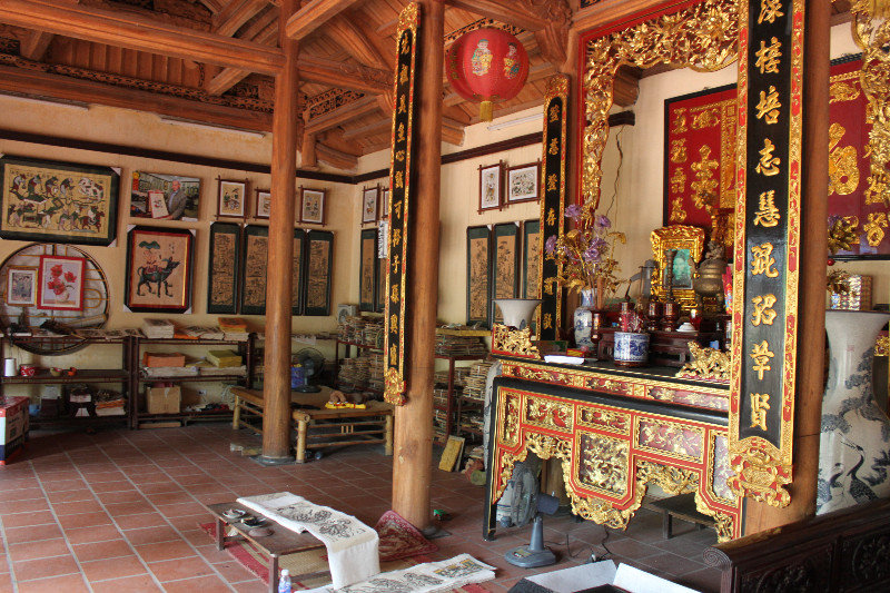 At Mr. Chế's house in Đông Hồ village